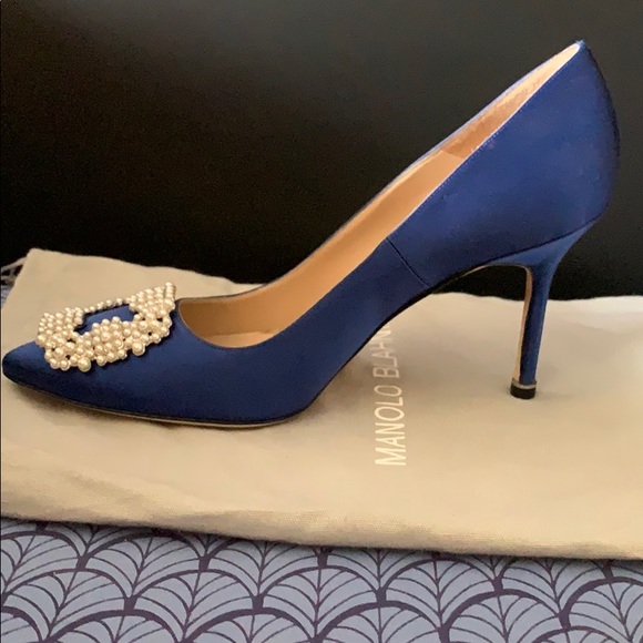 Manolo Blahnik Hangisi Pearl Satin Pumps - Picture 8 of 9